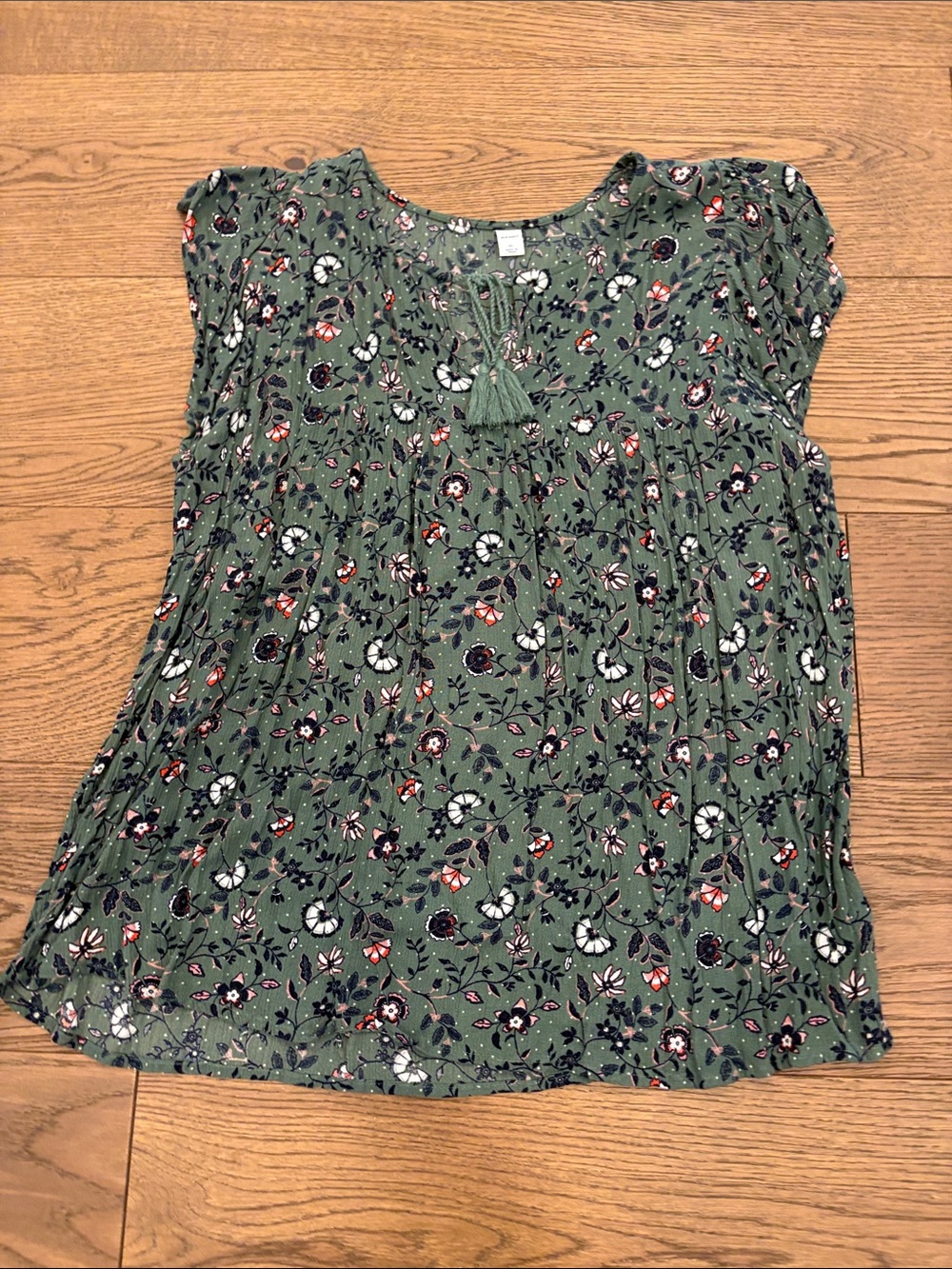Old Navy Green Floral Tassel Tie Cap Sleeve Blouse